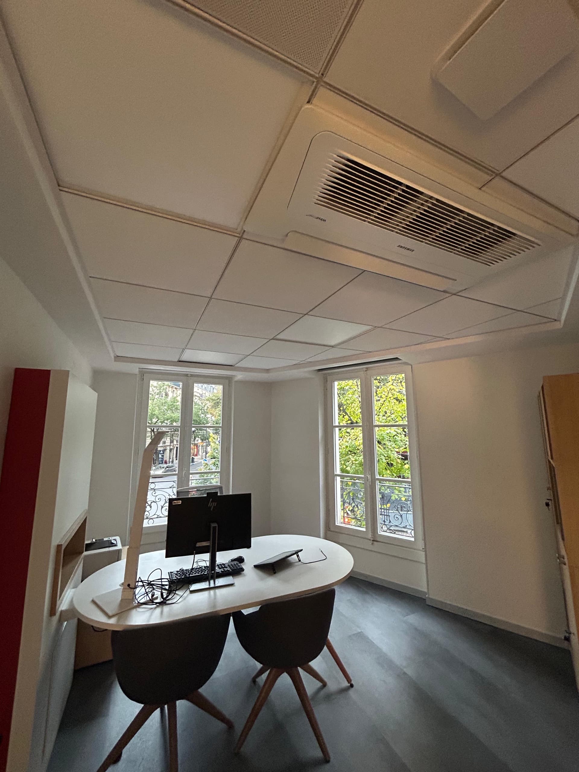 Agence bancaire à Paris — miniature 4