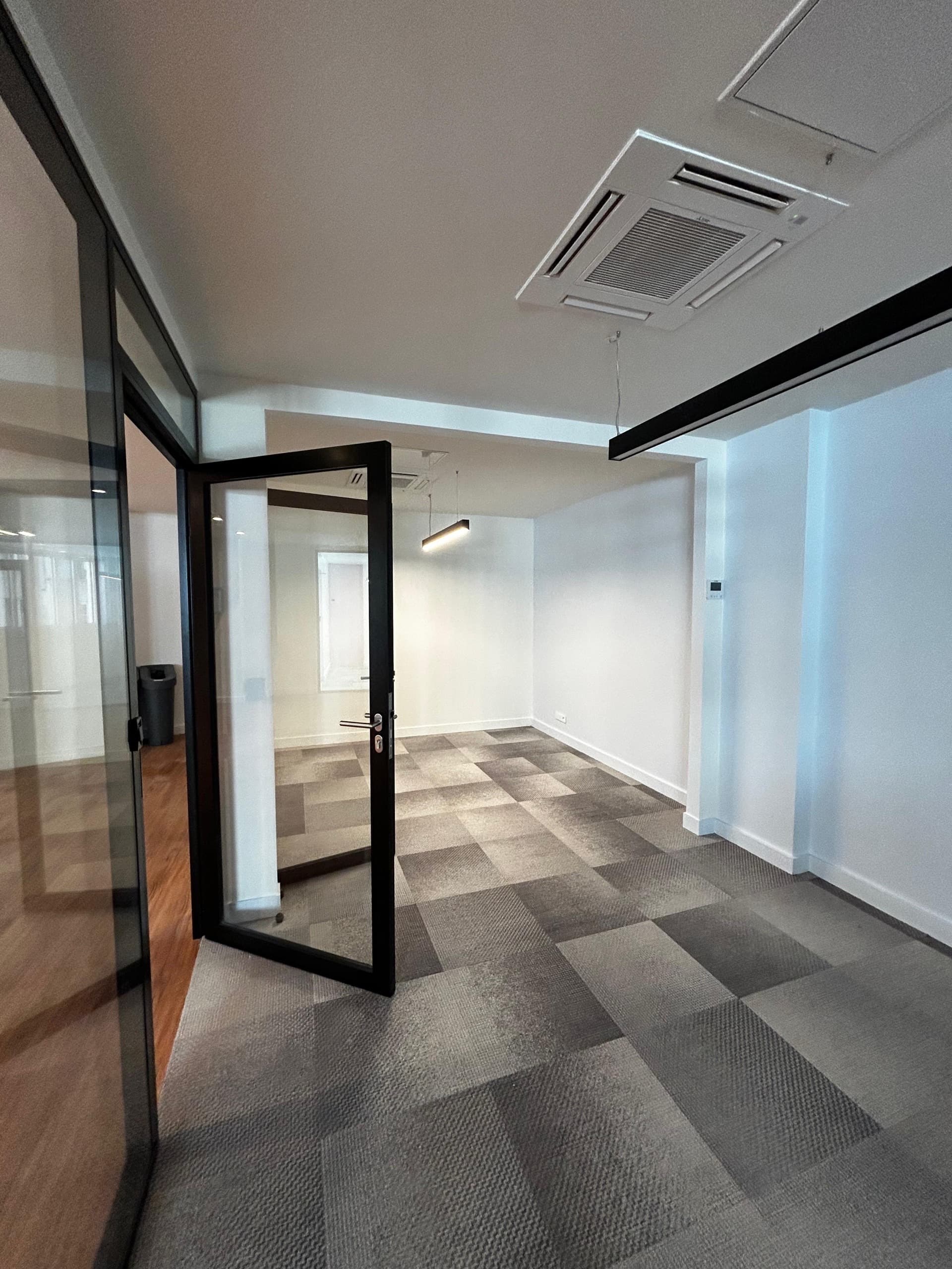 Plateau de bureaux à La Défense — miniature 4