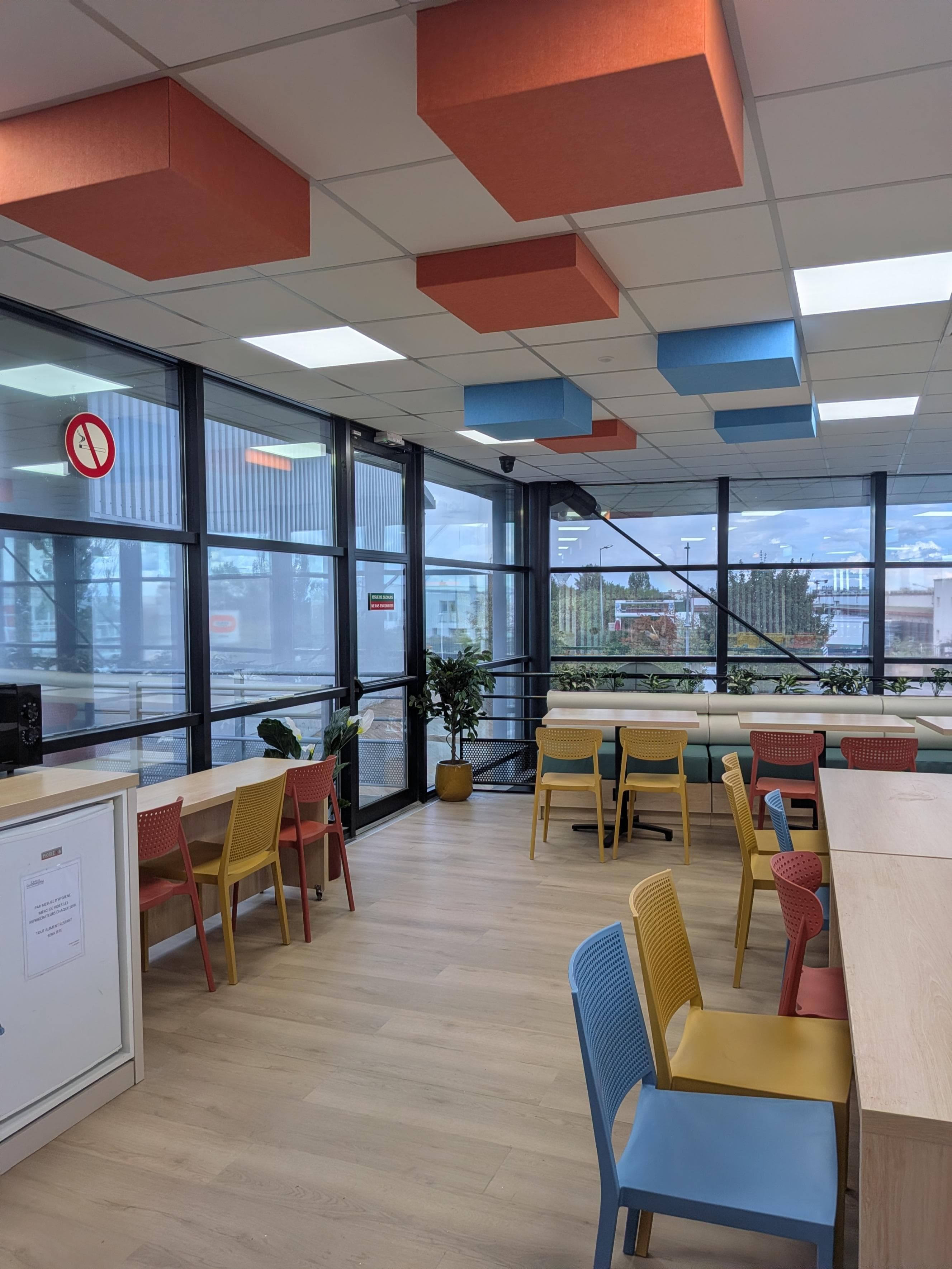 Réfectoire d'une école à Chilly-Mazarin — photo 1